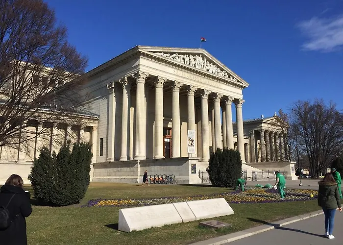 Heroes' Ii Apartment Budapest